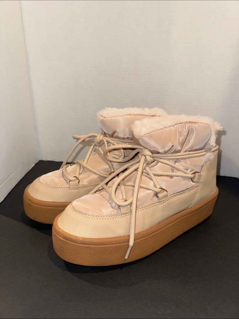 Women's Faux Fur Platform Winter Boots - Cream Tan